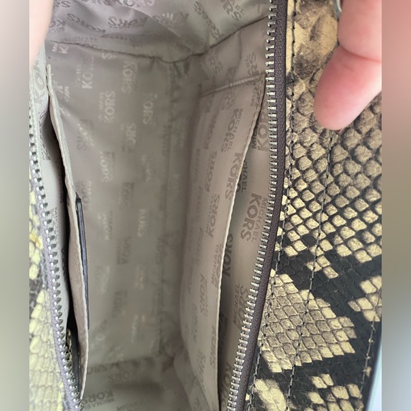 New Michael Kors snake skin with handles and shoulder strap - Picture 5 of 7